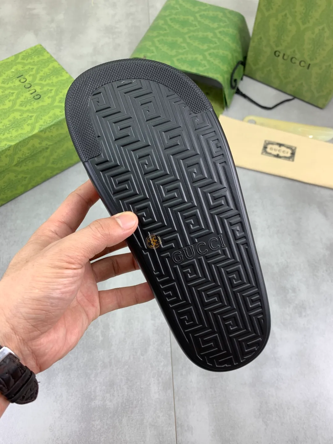Men's Men's Shoes 💰P300💰[New Style] High Version 🎁🎁🎁 GUCCI New Year of the Snake casual slippers, original official website, perfect workmanship, transmitting a kind of noble luxury, sublimating its definition of luxury in Gucci's high-end extraordinary craftsmanship. Original Gucci double G combination outsole, code number: 35-46, complete package